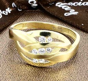 zlatý prsteň Glare 349