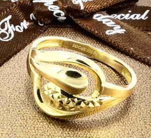 Zlatý prsteň Glare 560