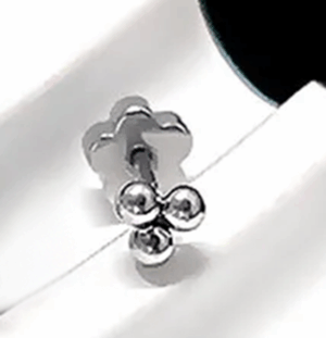 Oceľová náušnica